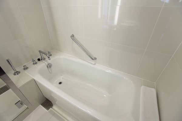 Cost of Bathtub Repair in Largo