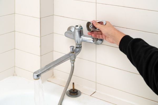 Cost of Leaky Bathtub Repair in Largo